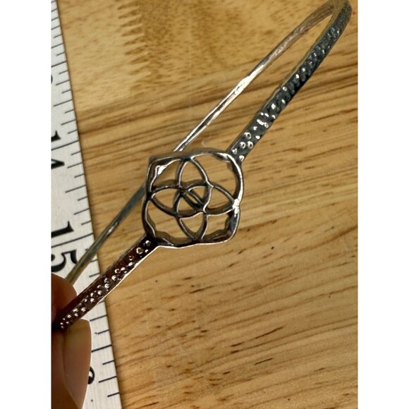 Kendra Scott Silver-Tone Textured Bangle Bracelet With Geometric Centerpiece - Picture 7 of 7